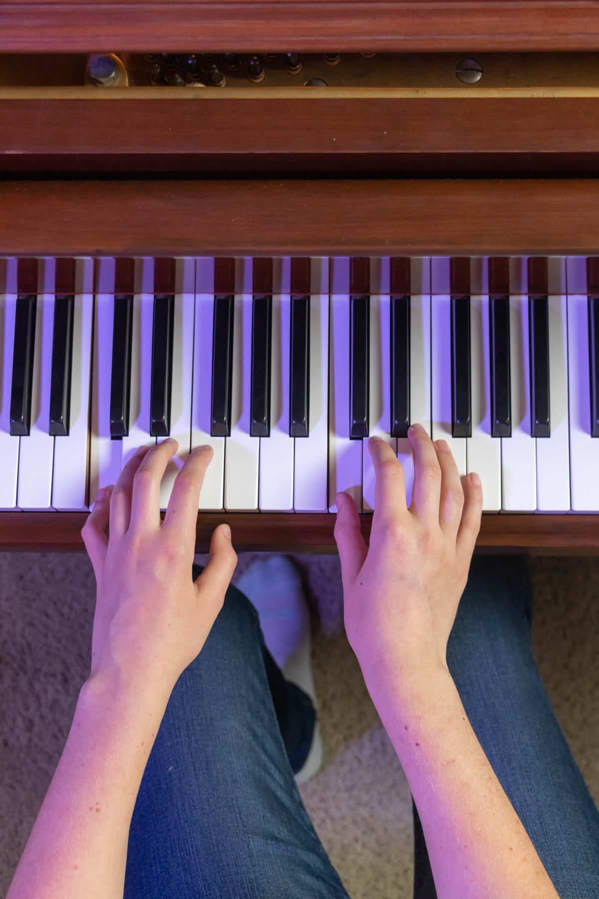 girl playing parallel motion scales